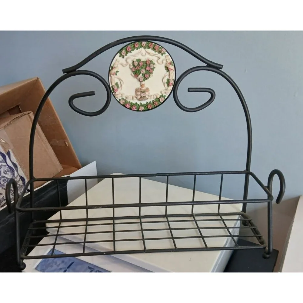 Unbranded topiary basket